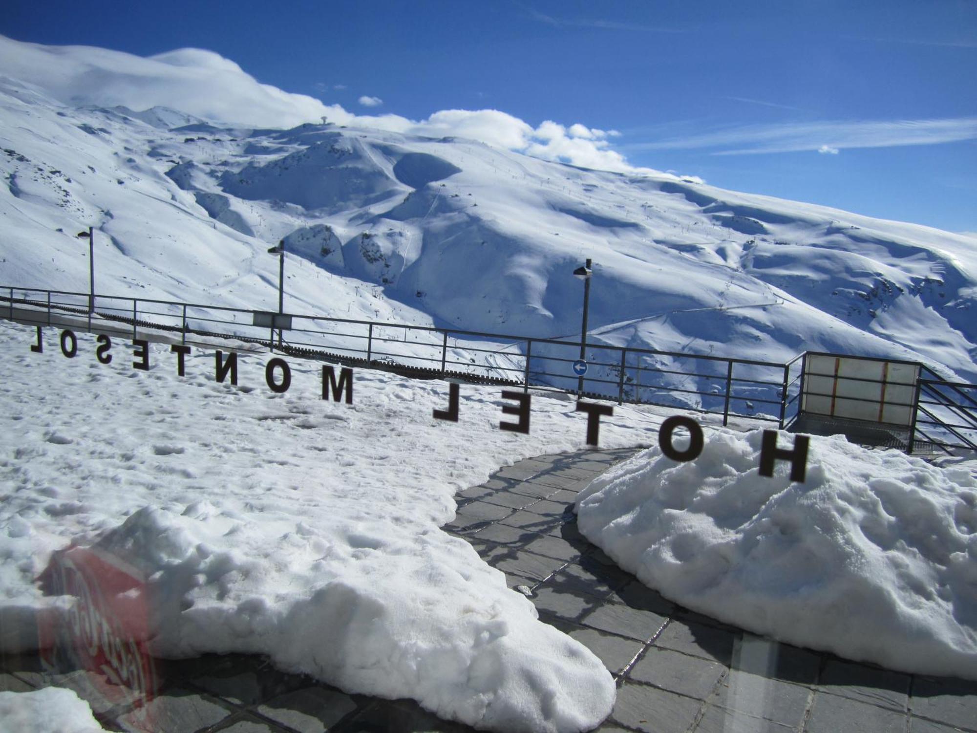 Hotel Montesol Arttyco เซียร์ราเนบาดา ภายนอก รูปภาพ